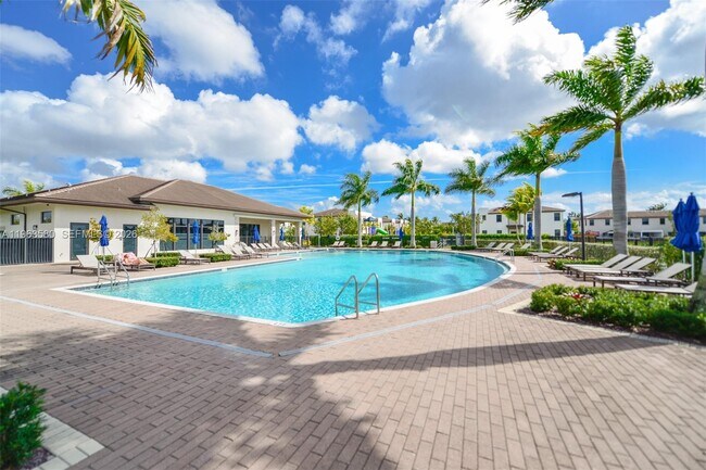 Building Photo - 20814 NE 5th Ct