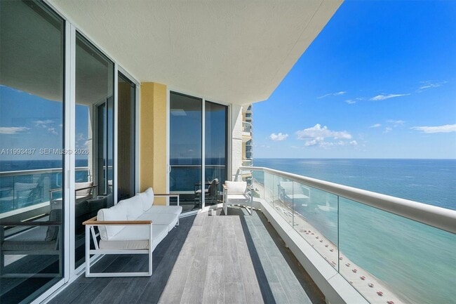 Building Photo - 17875 Collins Ave