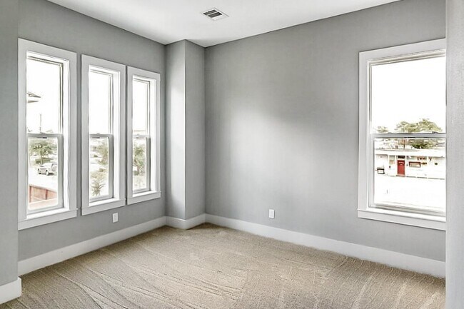 Building Photo - 4849 Benning Dr