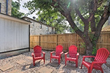 Building Photo - 209 E Rosewood Ave