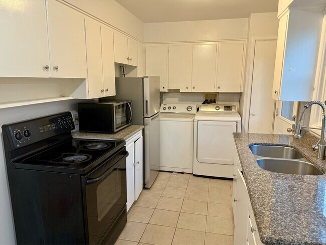 Building Photo - 5303 NE 72nd Ave.