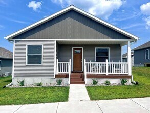 Building Photo - Gorgeous Furnished Home-Ready for move in ...