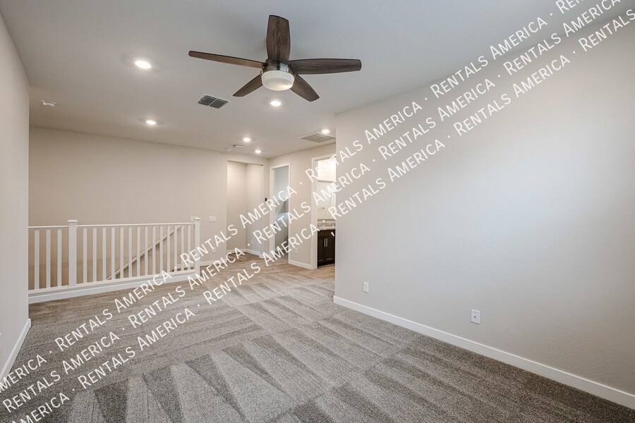 Building Photo - 1103 E Newland Dr