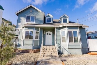 Building Photo - 2215 Marshallfield Ln