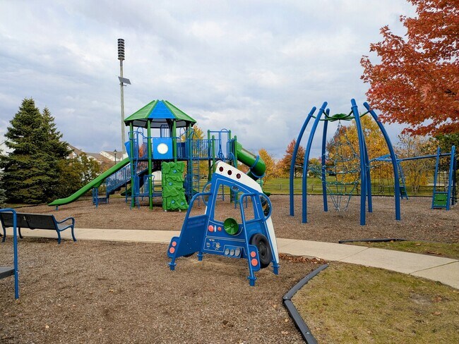 Building Photo - 1858 S Fallbrook Dr