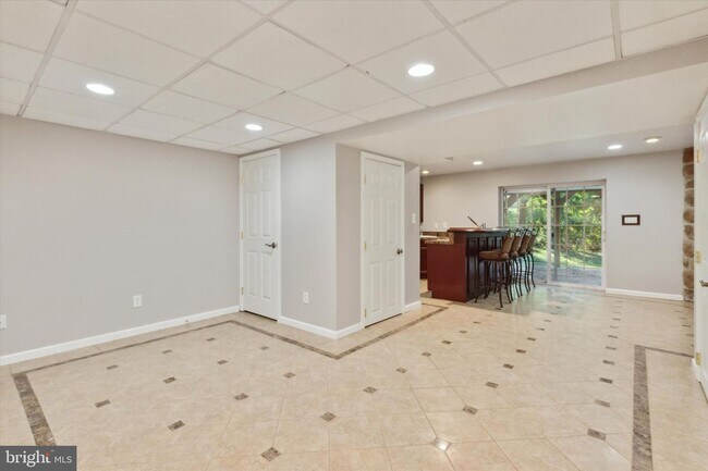 Building Photo - 125 Vernon Ct