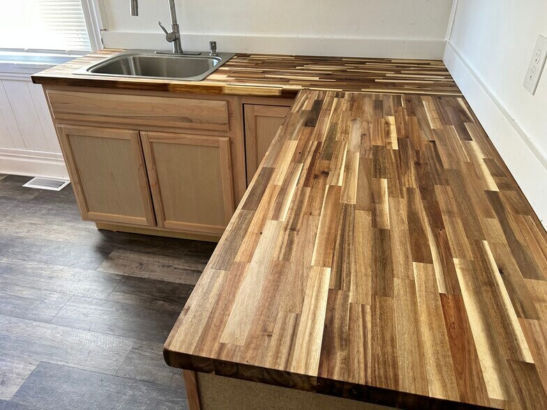 Building Photo - 16 Goebel Place