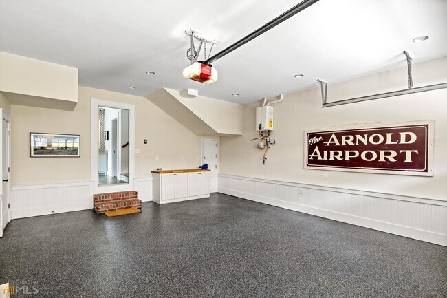 Building Photo - 3312 W Shadowlawn Ave NE