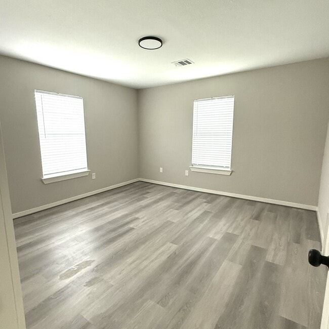 Building Photo - 4510 Kingsbury St