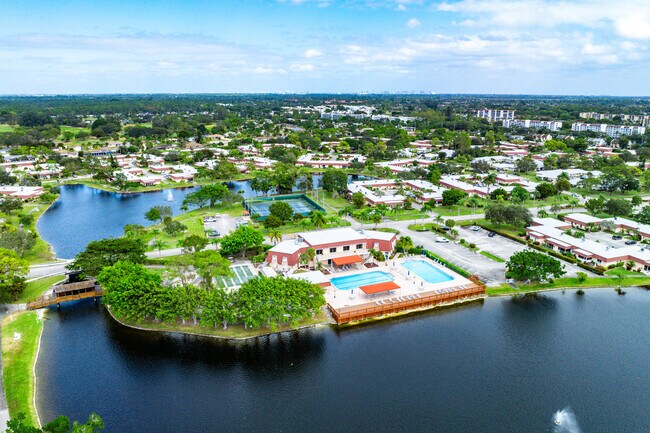 Building Photo - 687 Marlboro Oval