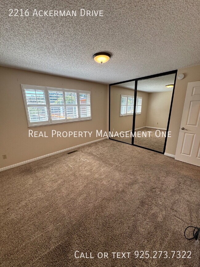 Building Photo - 2216 Ackerman Dr