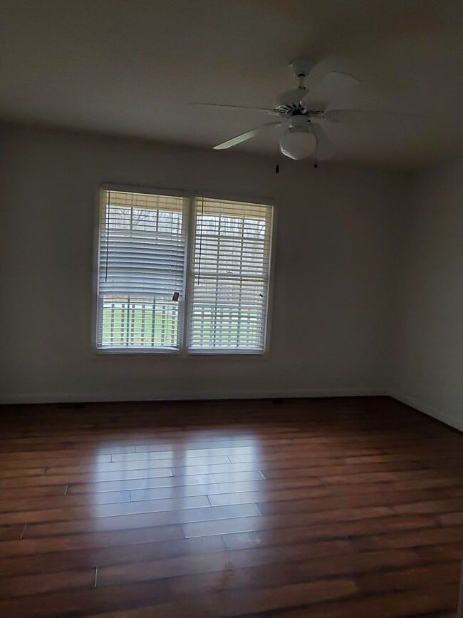 Building Photo - Ready to move in!