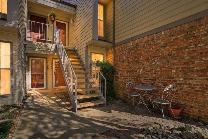 Building Photo - 2535 Wedglea Dr