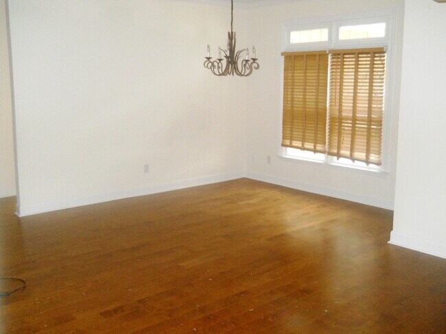 Building Photo - 4602 Ridgeview Cir