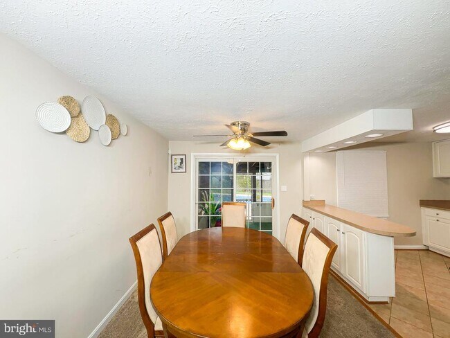 Building Photo - 806 Truro Ct