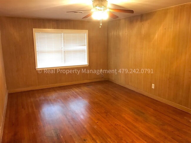 Building Photo - 1306 S 41st St