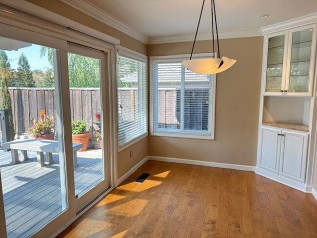 Building Photo - Wonderful 2 story home in Walnut Creek nea...