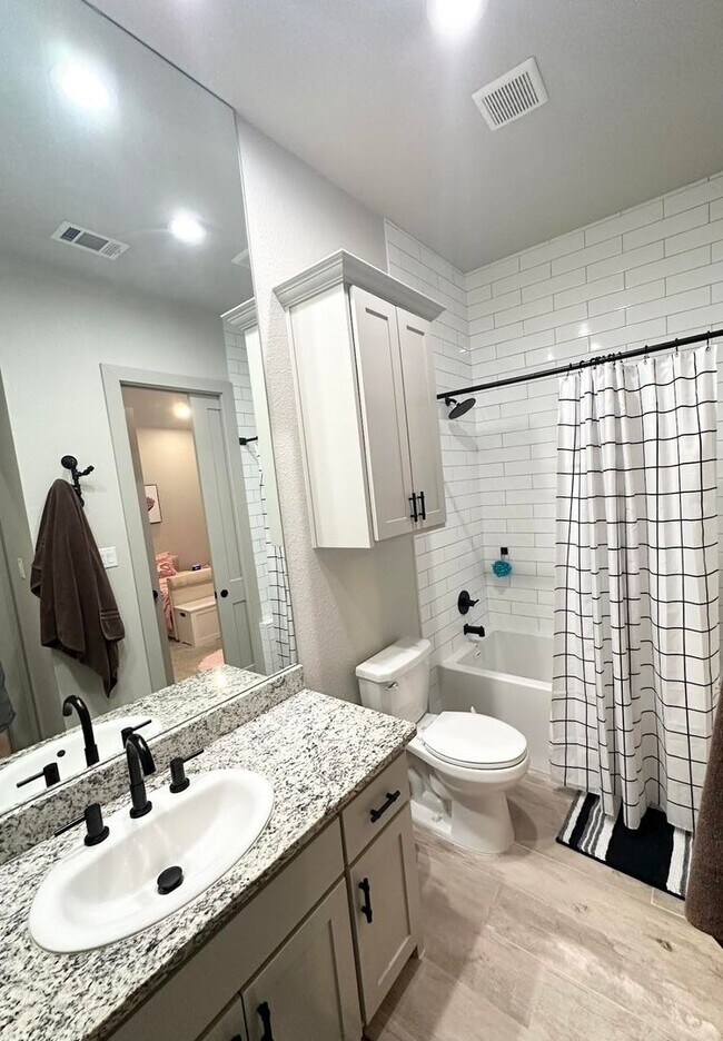 Building Photo - 4 Bedroom 3 Bathroom for Rent