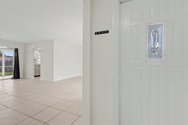 Building Photo - 6821-6825 NW 11th Place Unit 6825