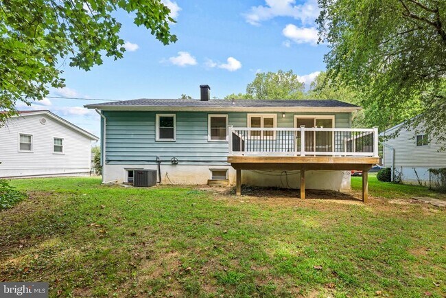 Building Photo - 908 Country Terrace