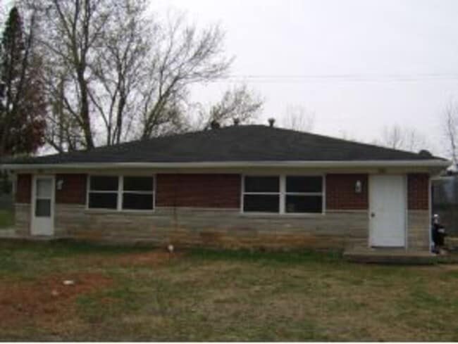 Building Photo - 105 Pinewood