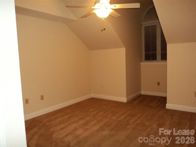 Building Photo - 300 W 5th St