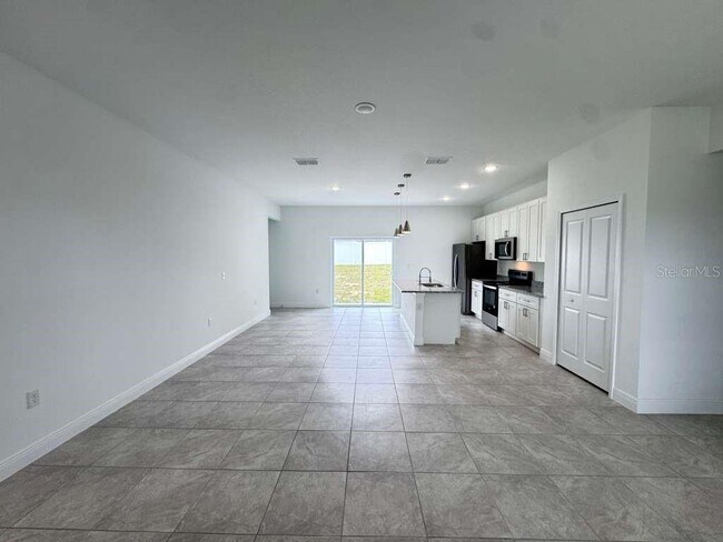 Building Photo - 6142 SW 154th Place Rd