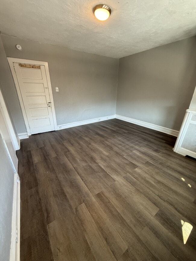 Building Photo - 5623 Ridgewood St