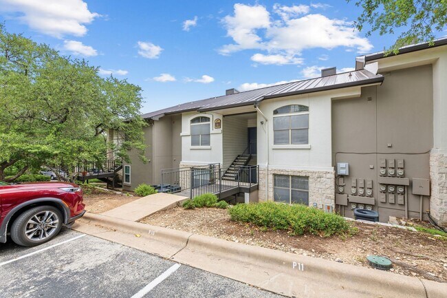 Building Photo - Amazing 1 bedroom, 1 bathroom Condo in Montevista!