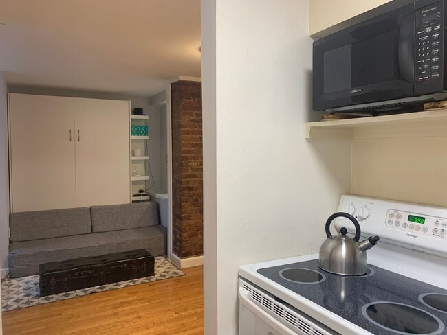 Building Photo - DC Studio in "Old City"  - Furnished!! Murphy bed & small sofa.