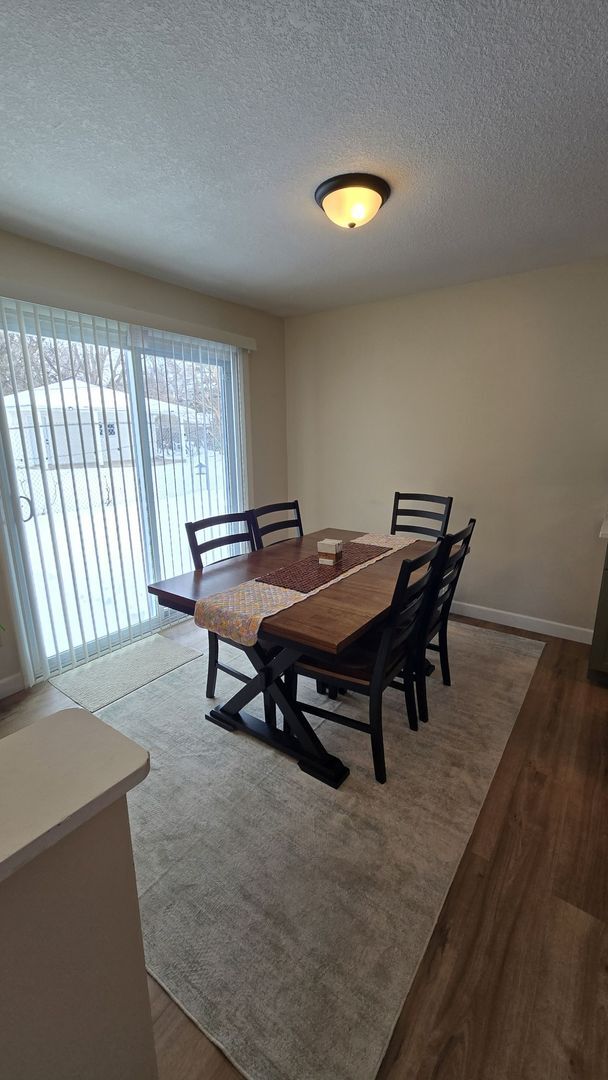 Building Photo - Charming & Spacious Home for Rent in Crystal!