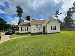 Building Photo - 3 Bedroom 2 Bath Single Family House - Fen...