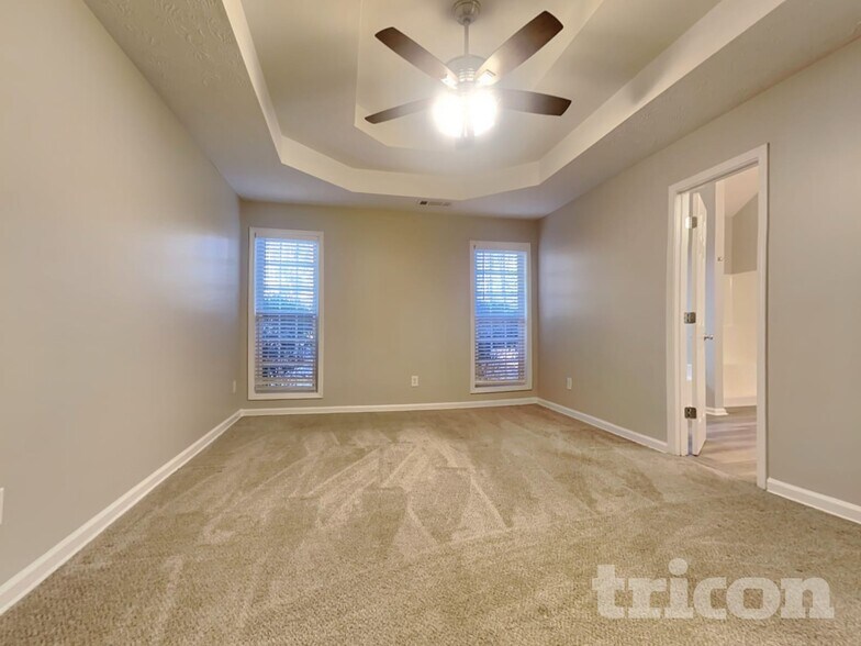 Building Photo - 3021 Tennyson Dr