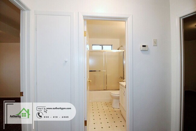 Building Photo - 1108 3rd St