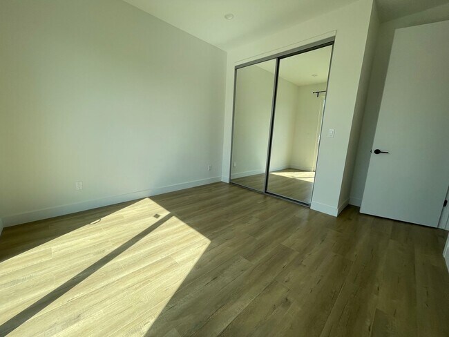 Building Photo - JUST COMPLETED MODERN TOWNHOMES! Never Liv...