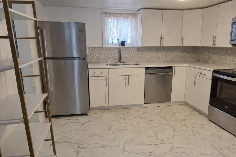 Building Photo - 307 E Oak St