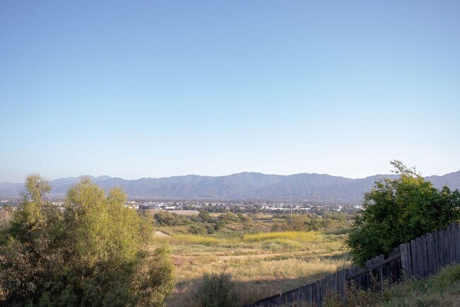 Building Photo - Gorgeous 3 Bedroom 3 Bathroom Corona Home ...