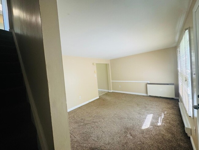 Building Photo - 1106 Hazel Dr