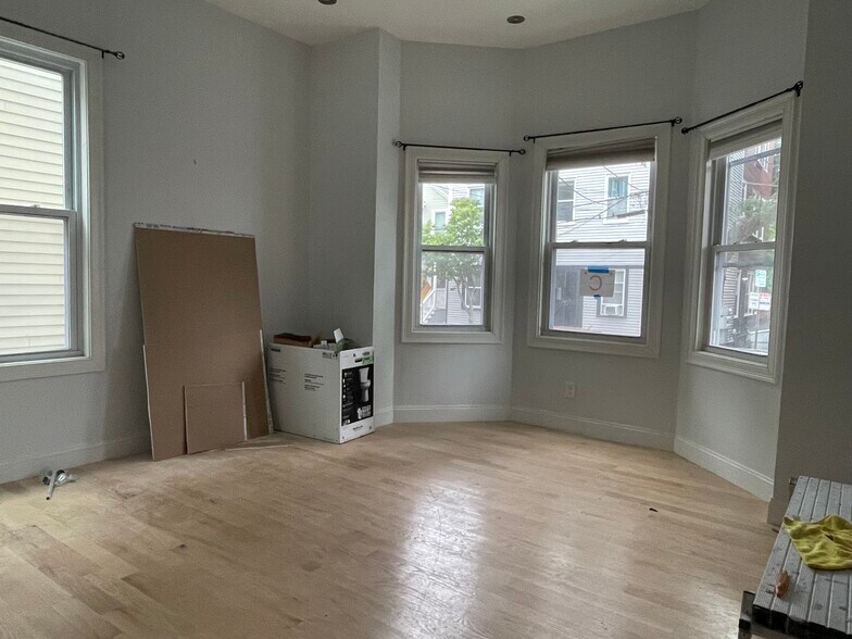 Building Photo - 146 Columbia St