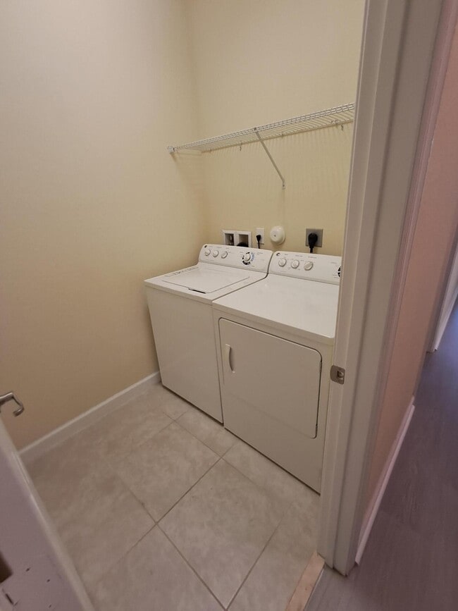 Building Photo - 10312 Wellington Parc Dr