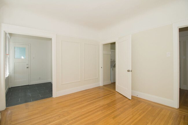 Interior Photo - 390 29th Avenue