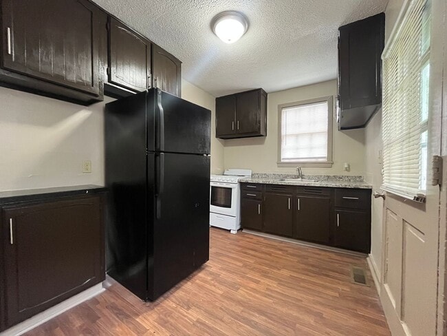Building Photo - Your New Home at Park South