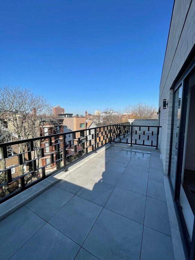 Building Photo - 719 N Elizabeth St