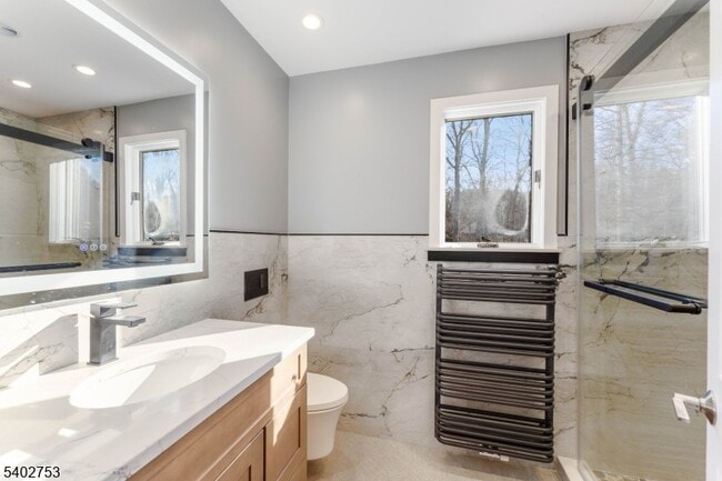 Building Photo - 850 Valley Rd