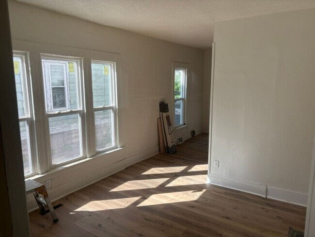 Building Photo - 1013 Mulberry St