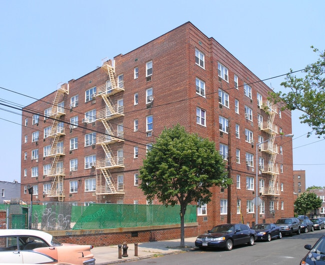 Building Photo - 2025 Continental Ave