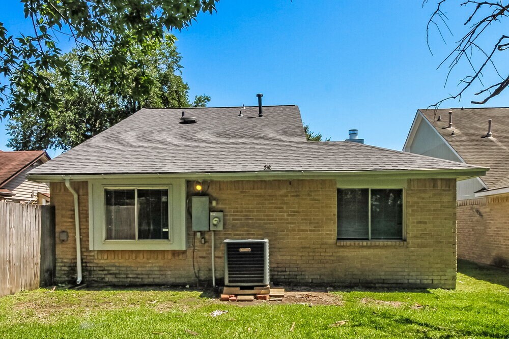 Building Photo - 901 Briarcreek Dr