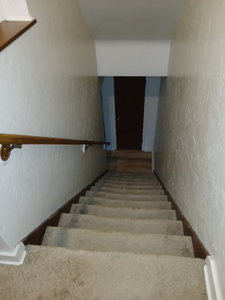 Building Photo - 472 Hoodridge Dr
