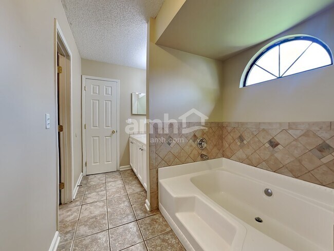 Building Photo - 2483 Ambrosia Dr