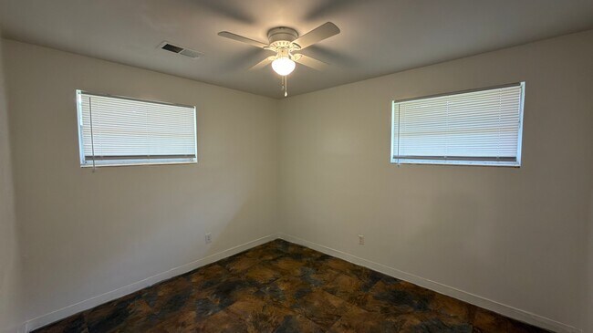 Building Photo - 1635 Memminger Ave